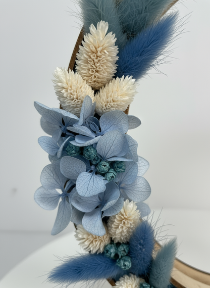 Letra decorada C: diseño floral artesanal con estilo natural